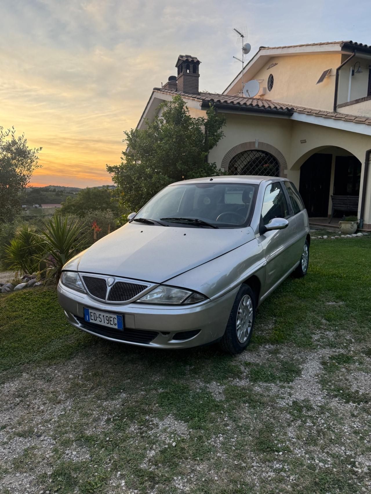 Lancia Ypsilon 1.2 16V Platino