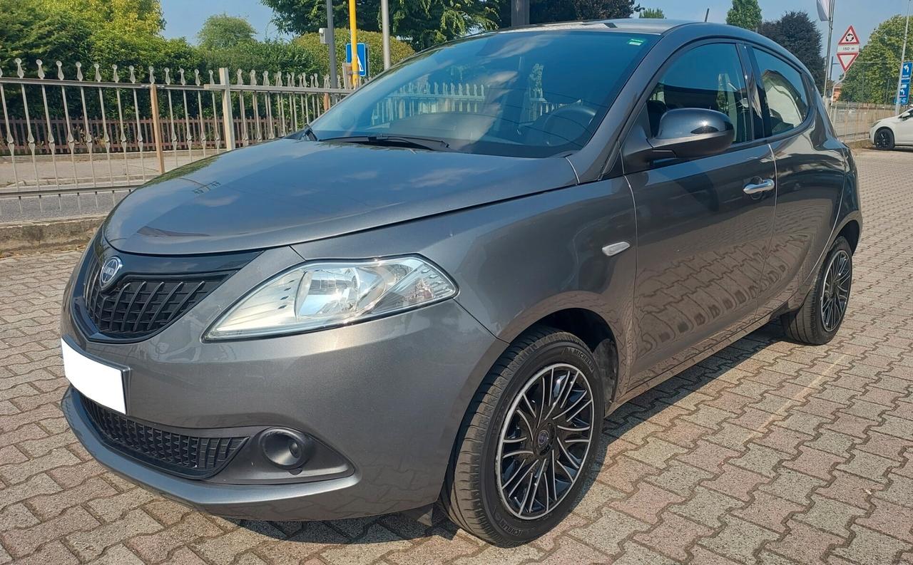 Lancia Ypsilon 1.0 FireFly 5 porte S&S Hybrid Silver Plus