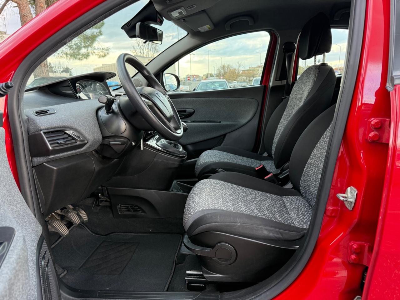 Lancia Ypsilon 1.0 FireFly 5 porte S&S Hybrid Ecochic Silver