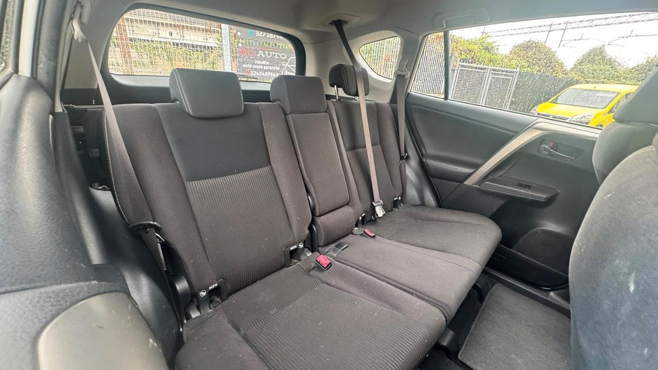 Toyota RAV 4 RAV4 2.0 D-4D 2WD Style White Ed.