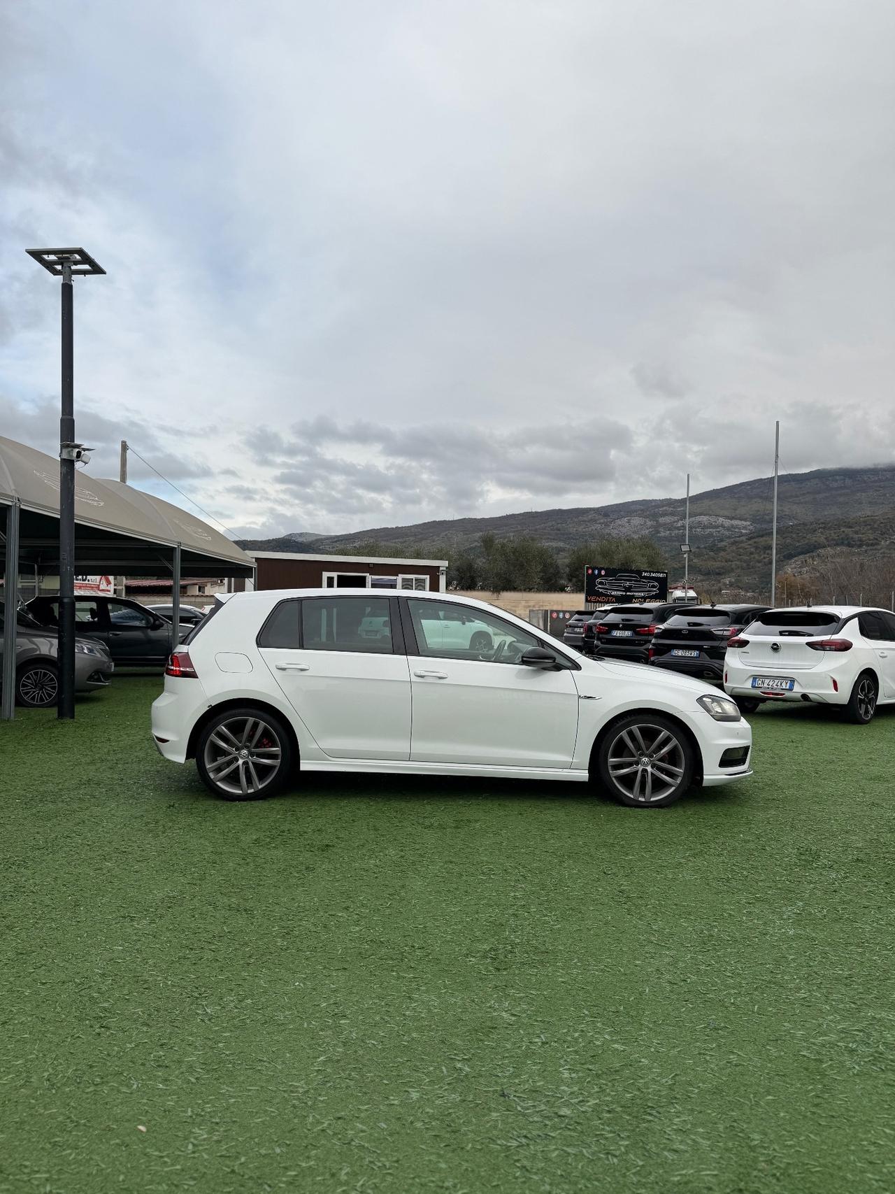 Volkswagen Golf 1.6 TDI 110cv DSG R-LINE ALLESTIMENTO