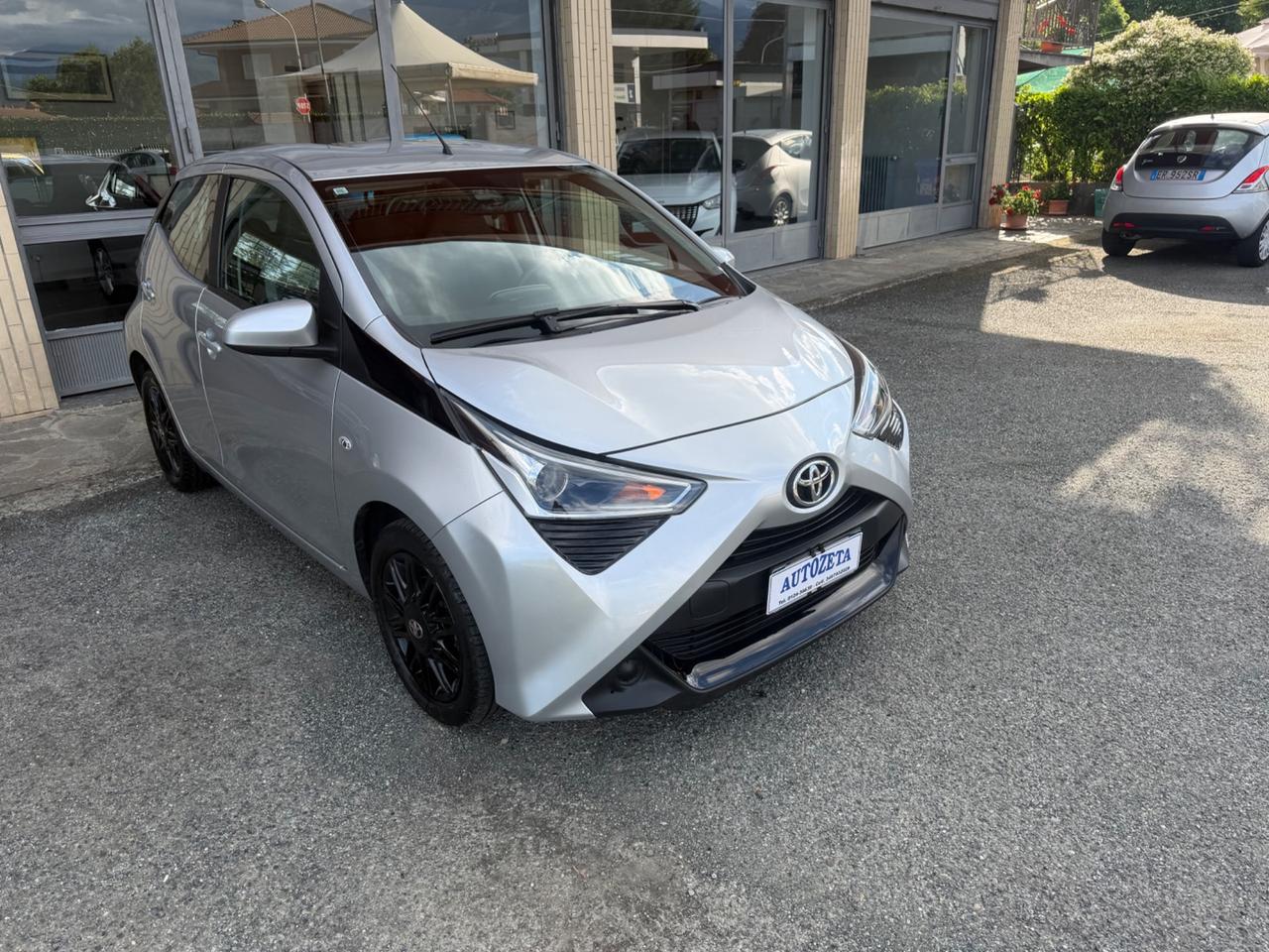 Toyota Aygo Connect 1.0 72 CV 5 porte x-wave