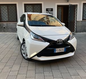 Toyota Aygo 1.0 VVT-i 69 CV x-business automatica
