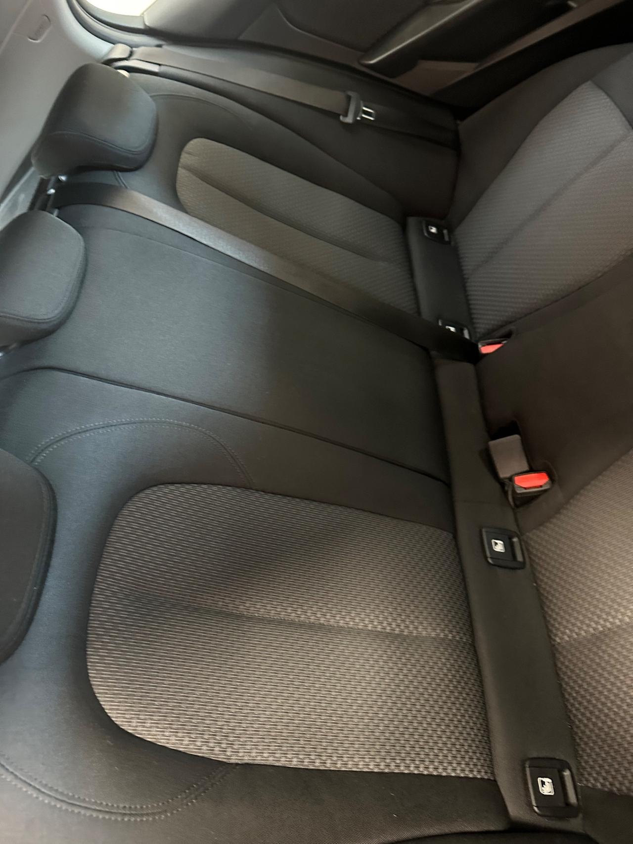 Bmw 120 120d 5p. Business Advantage