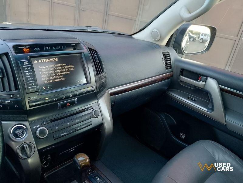 Toyota Land Cruiser V8 Land Cruiser V8 4.5 D4-D 5 posti