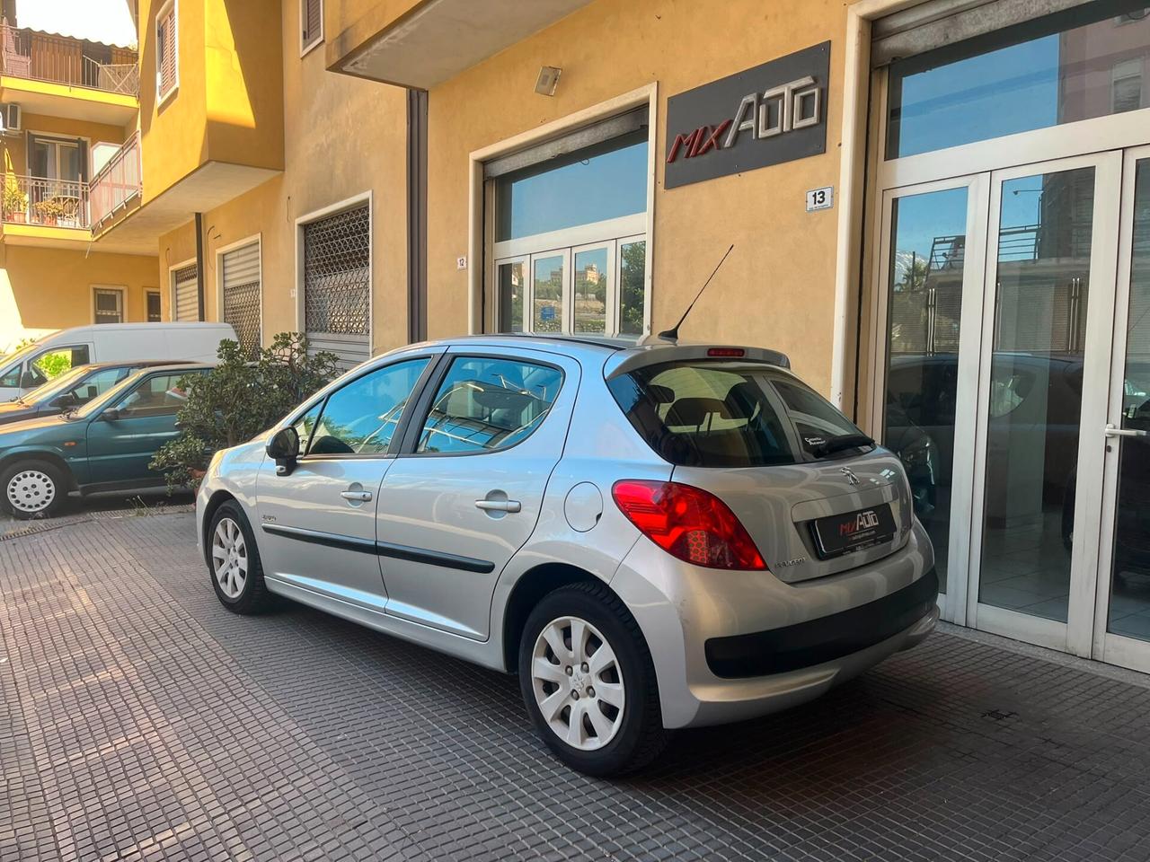 Peugeot 207 1.4 HDi 70CV 5p. ONE Line