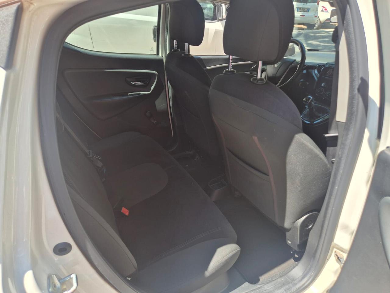 Lancia Ypsilon 1.2 69 CV Unyca