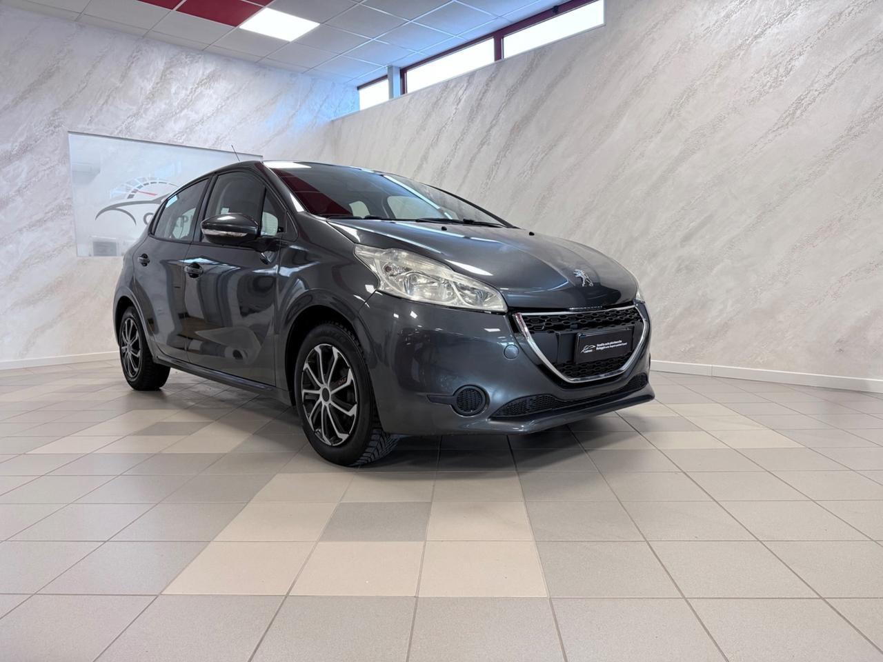 Peugeot 208 1.4 HDi 68 CV 5 porte Allure