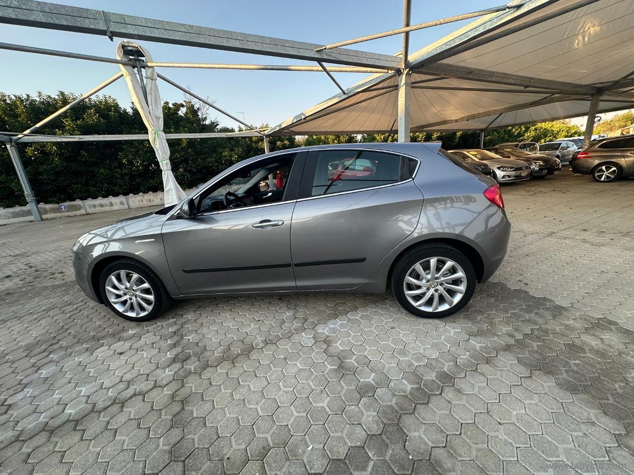 ALFA ROMEO Giulietta 1.6 JTDm-2 105 CV Distinctive