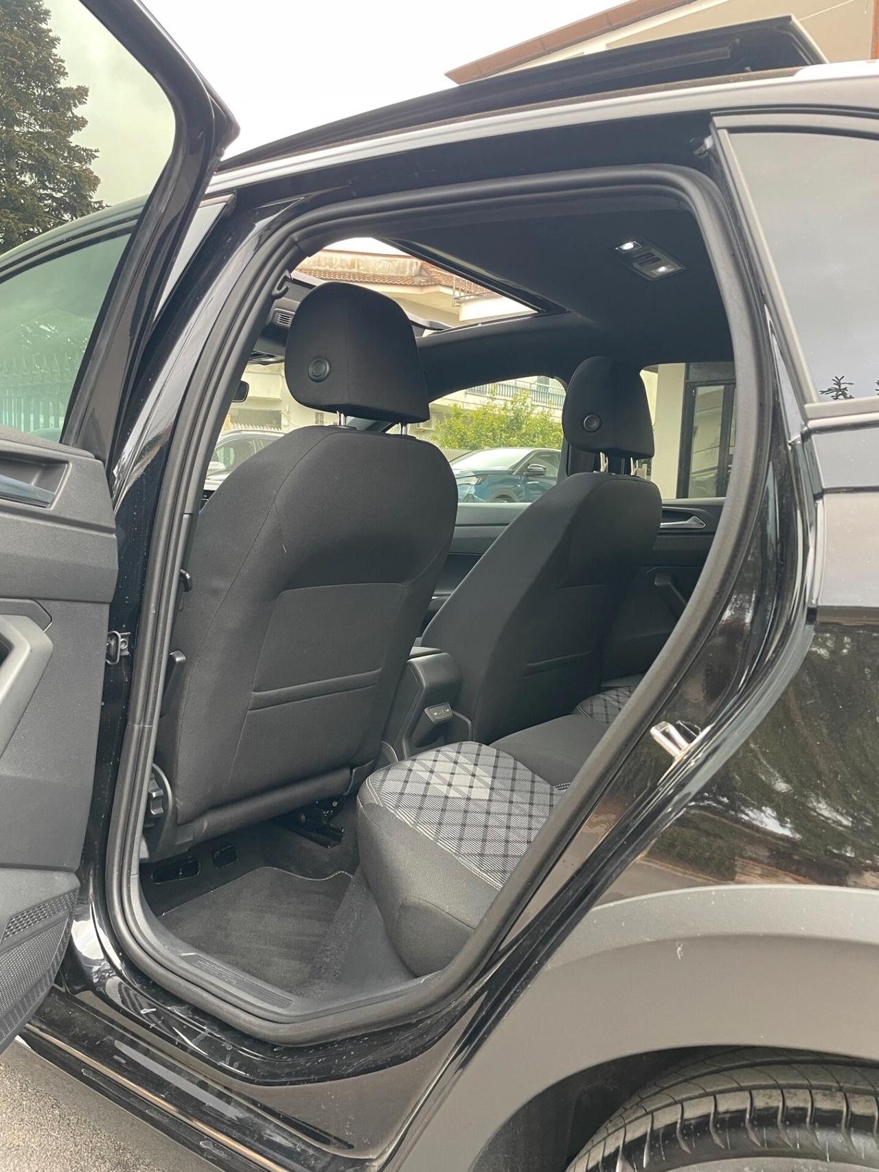 VOLKSWAGEN Taigo 1.0 TSI 115CV R-LINE
