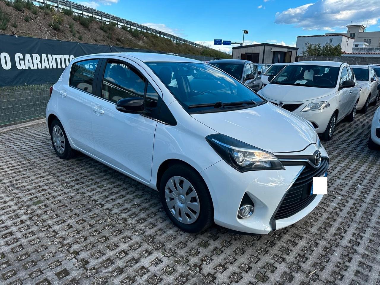 Toyota Yaris 1.3 5 porte Lounge-03/2015