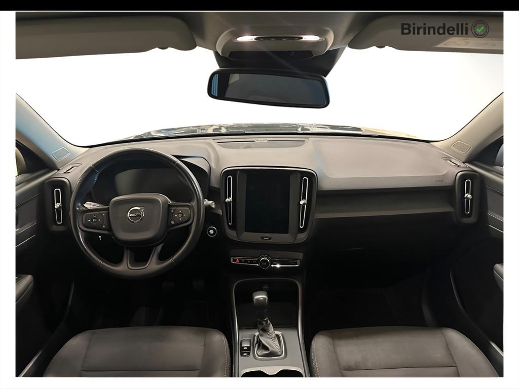 VOLVO XC40 (2017-->) - XC40 T2 Momentum