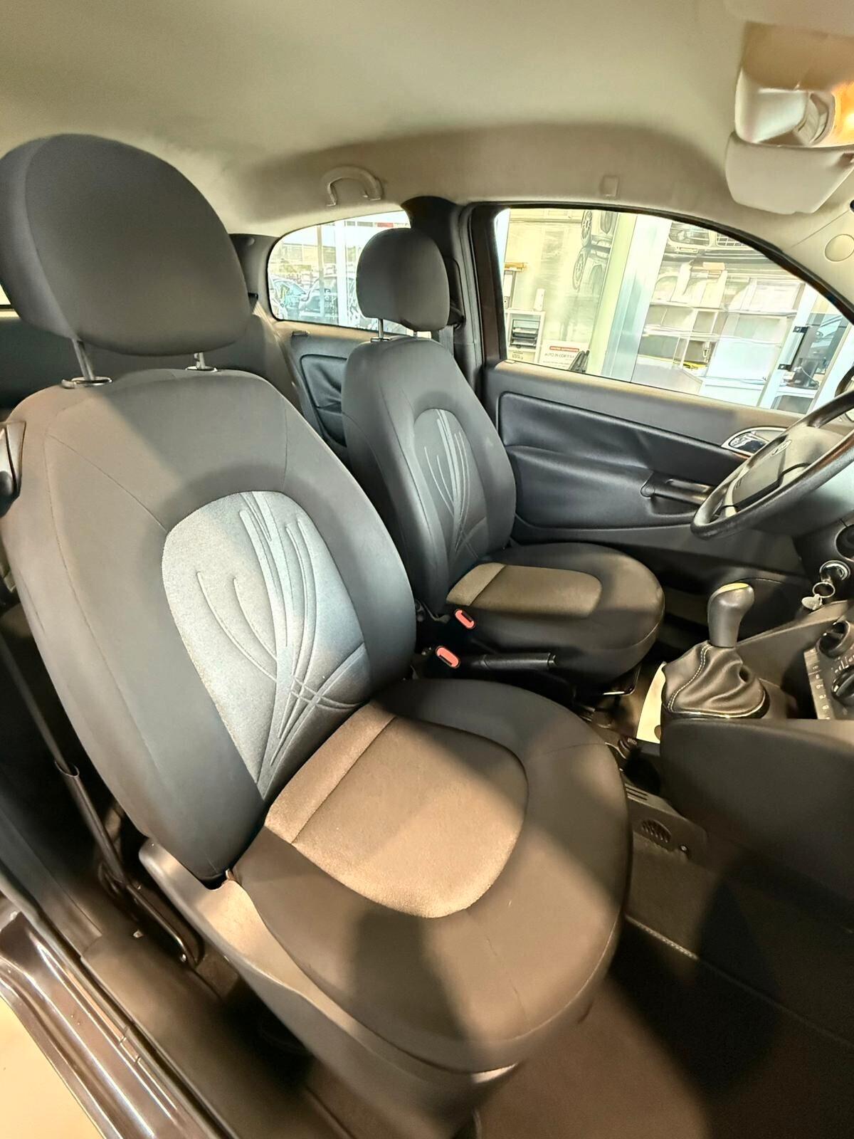Lancia Ypsilon 1.3 MJT 75 CV Diva