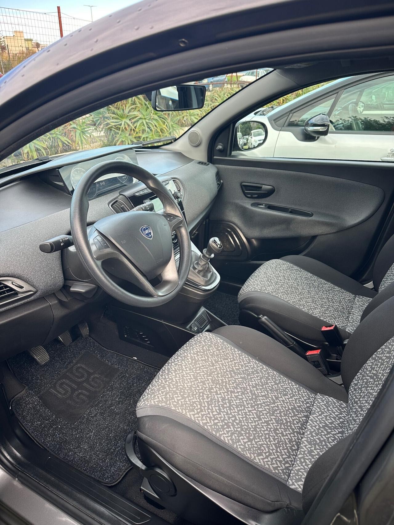 Lancia Ypsilon 1.0 FireFly 5 porte S&S Hybrid Ecochic Gold