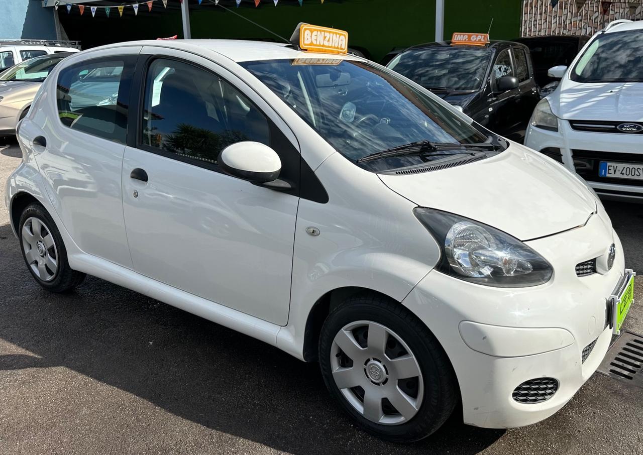 Toyota Aygo 1.0 BENZ. 5 porte Now Connect 2011