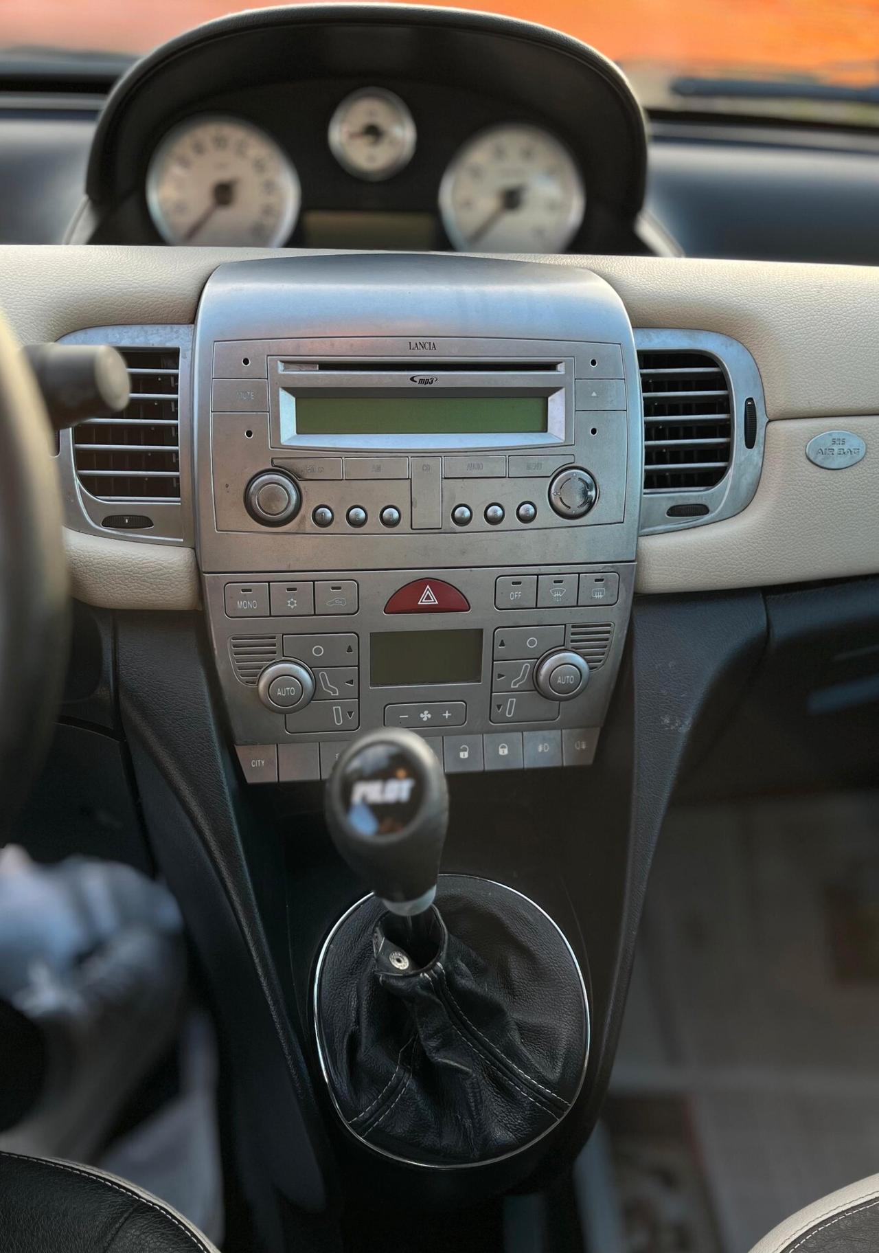 Lancia Ypsilon 1.3 MJT 75 CV Argento