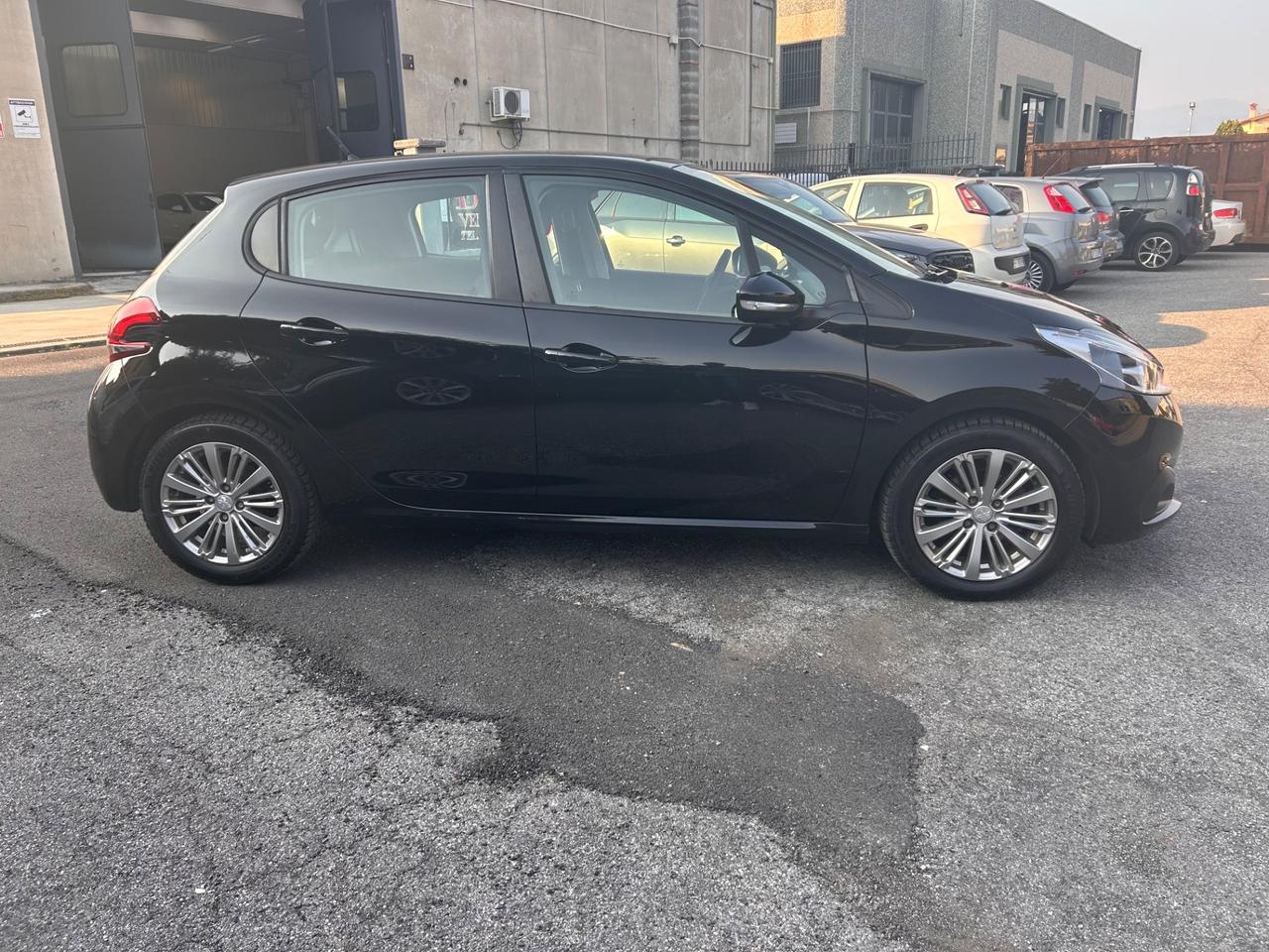 Peugeot 208 1200 85cv 89000 km ALLURE euro6B