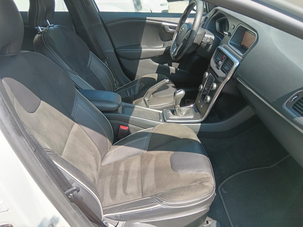 Volvo V40 2.0 D2 120CV R DESIGN NUOVISSIMA