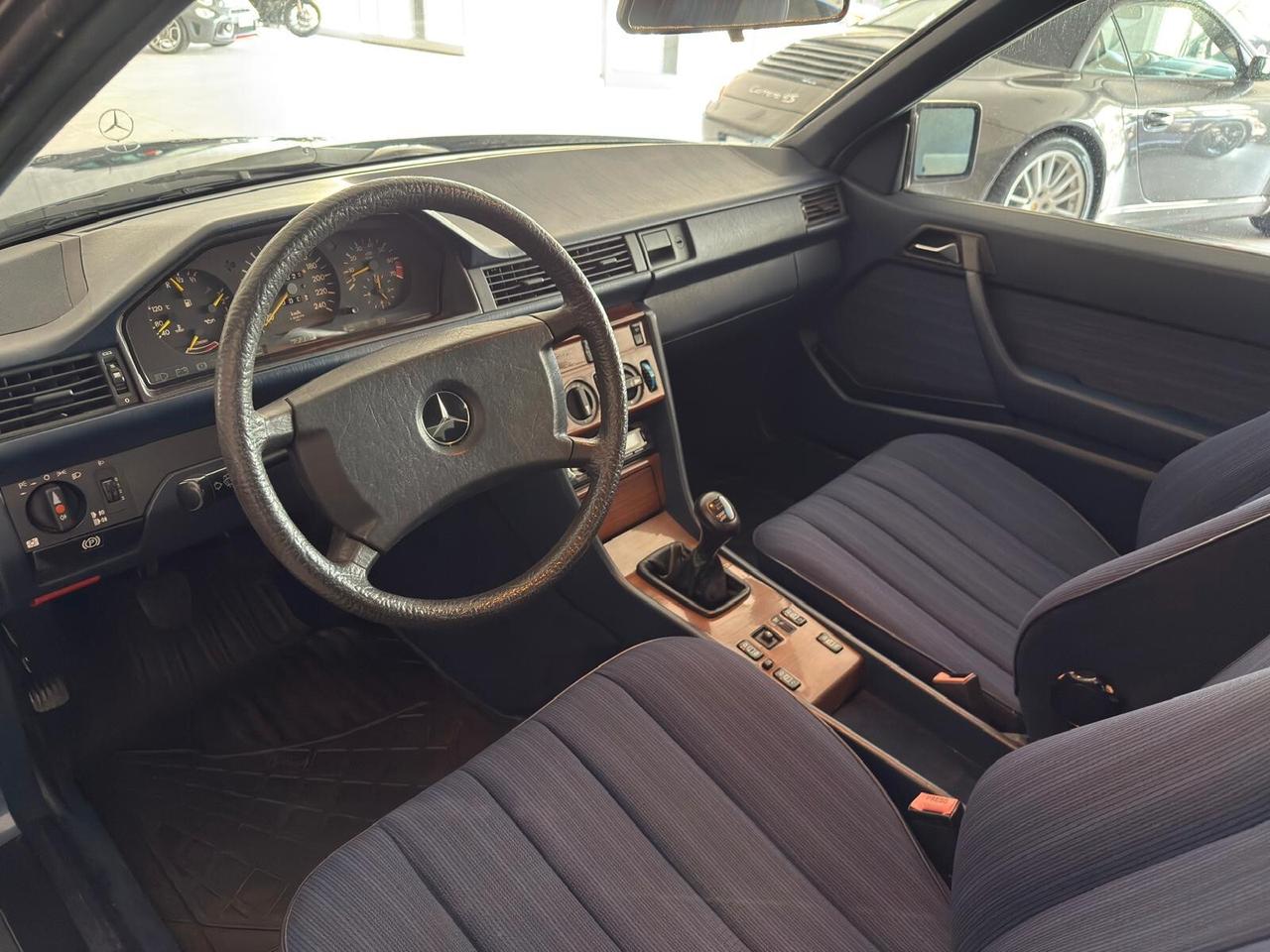 Mercedes E 300 CE Coupe