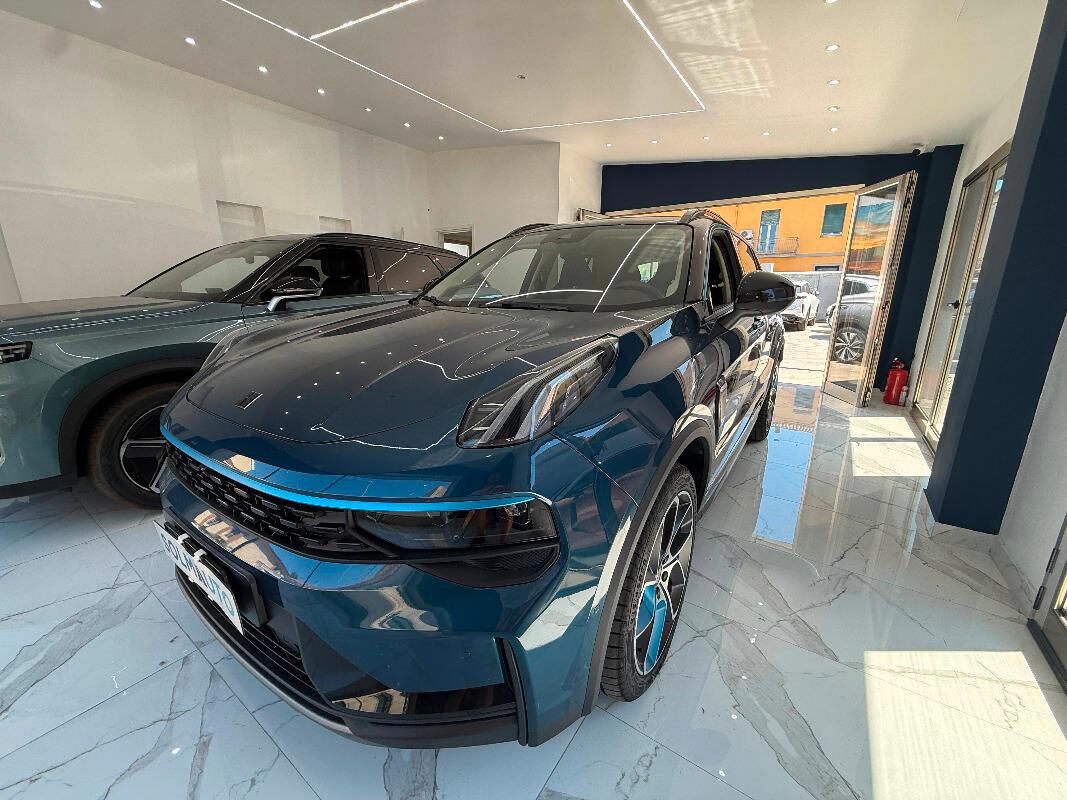 Lynk and Co 01 1.5 td phev auto
