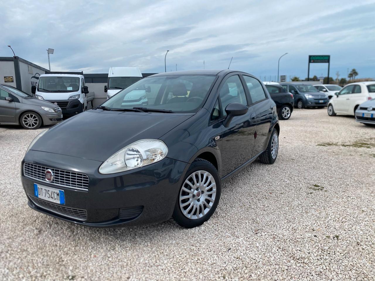 FIAT GRANDE PUNTO 1.2 BENZINA DYNAMIC 5P UNICO PROPIETARIO NEOPATENTATI