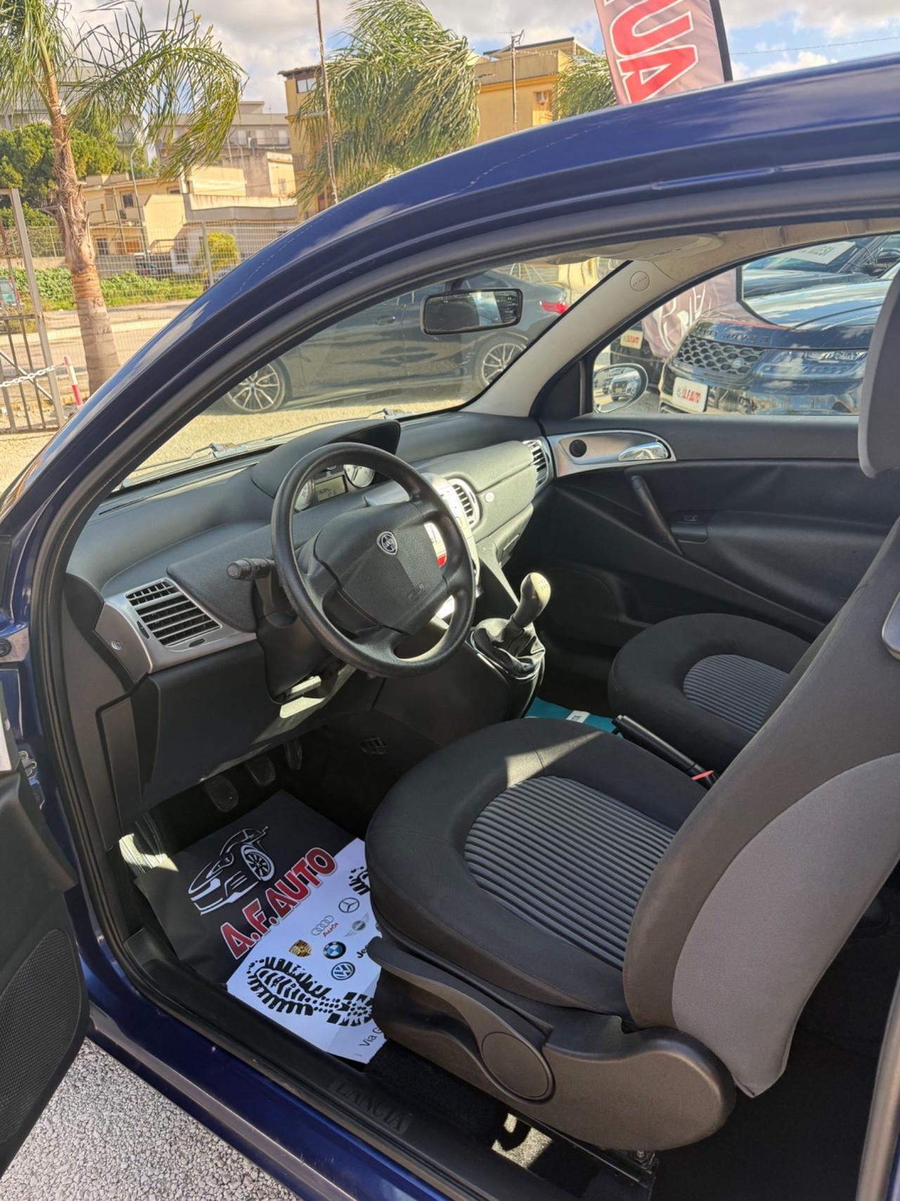 Lancia Ypsilon 1.3 MJT 90 CV DPF Sport MomoDesign