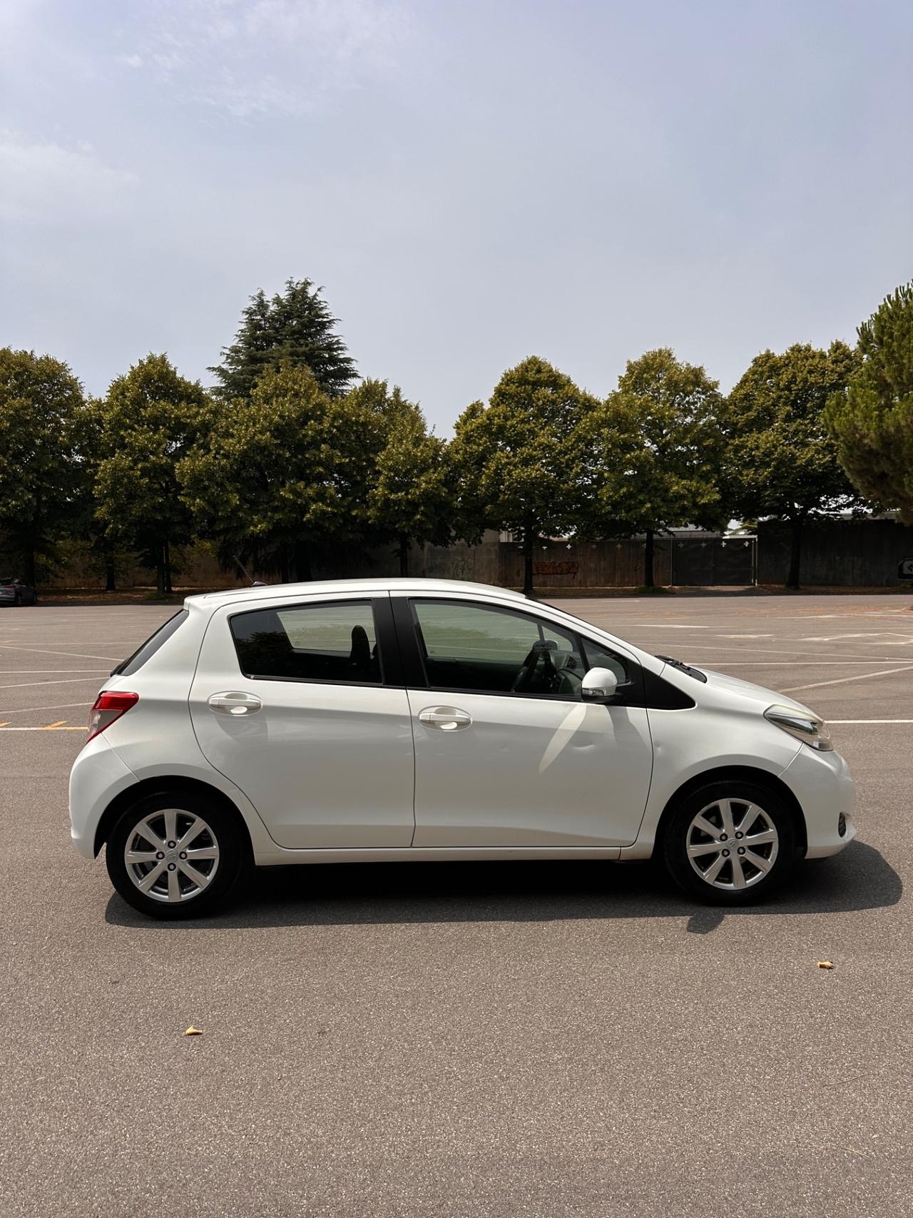 Toyota Yaris 1.0 5P Lounge