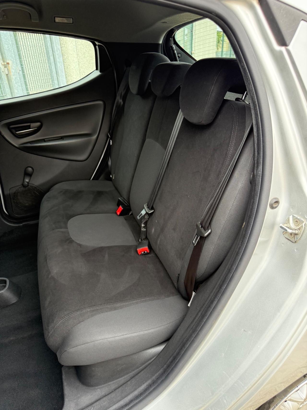 Lancia Ypsilon 0.9 TwinAir 85 CV 5P S&S DFN Automatik Platinum