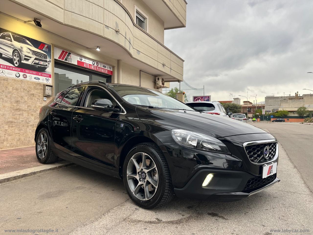 VOLVO V40 Cross Country D2 Volvo Ocean Race