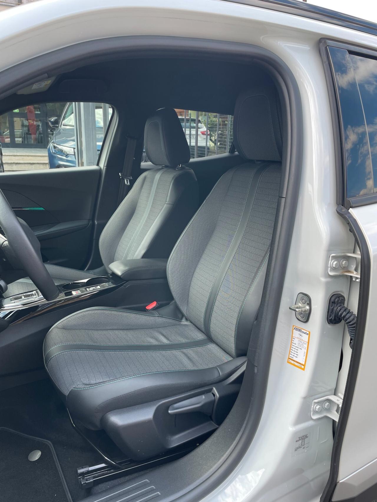 PEUGEOT 2008 BlueHDi 130 S&S EAT8 ALLURE