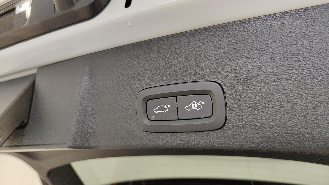 VOLVO XC40 2.0 b3 Core auto