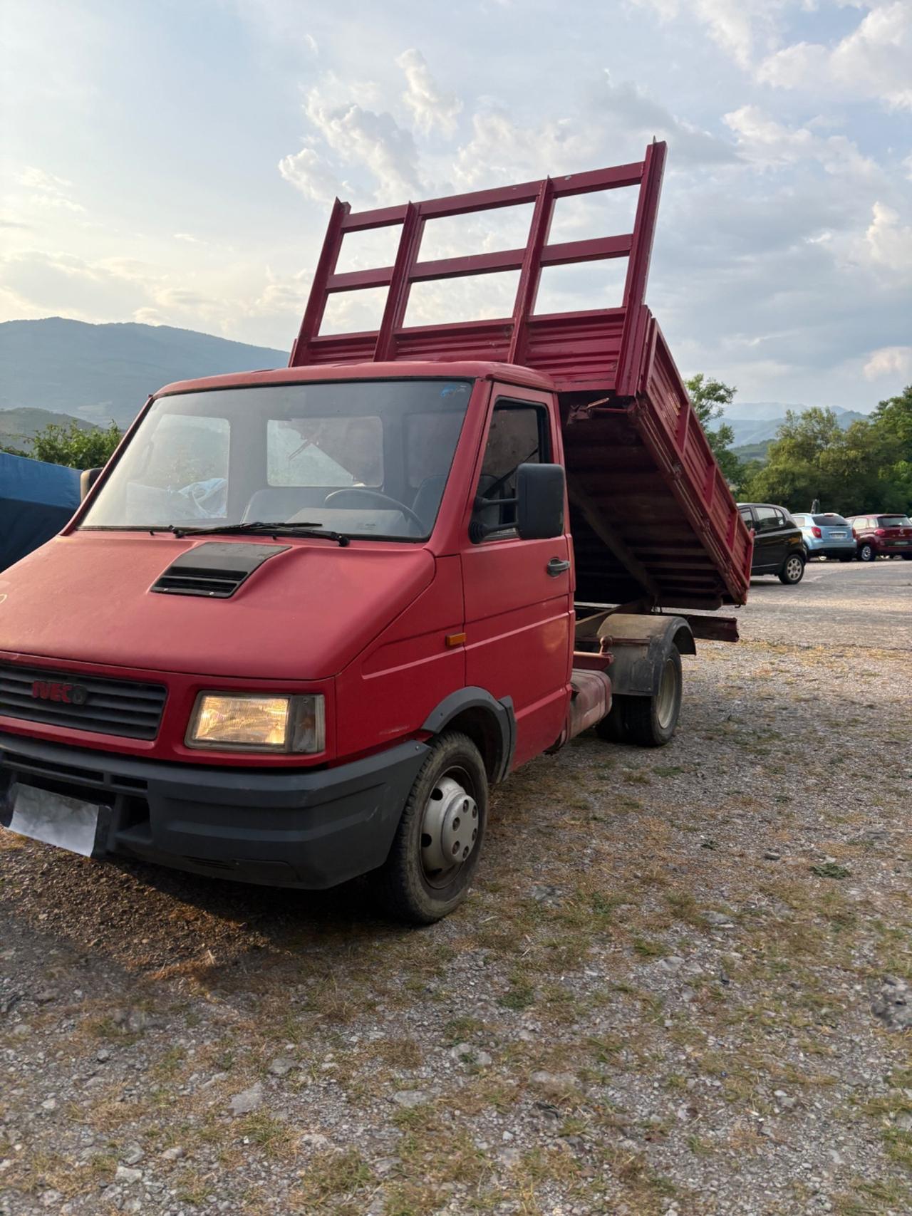 Iveco 35.10 ribaltabile trilaterale