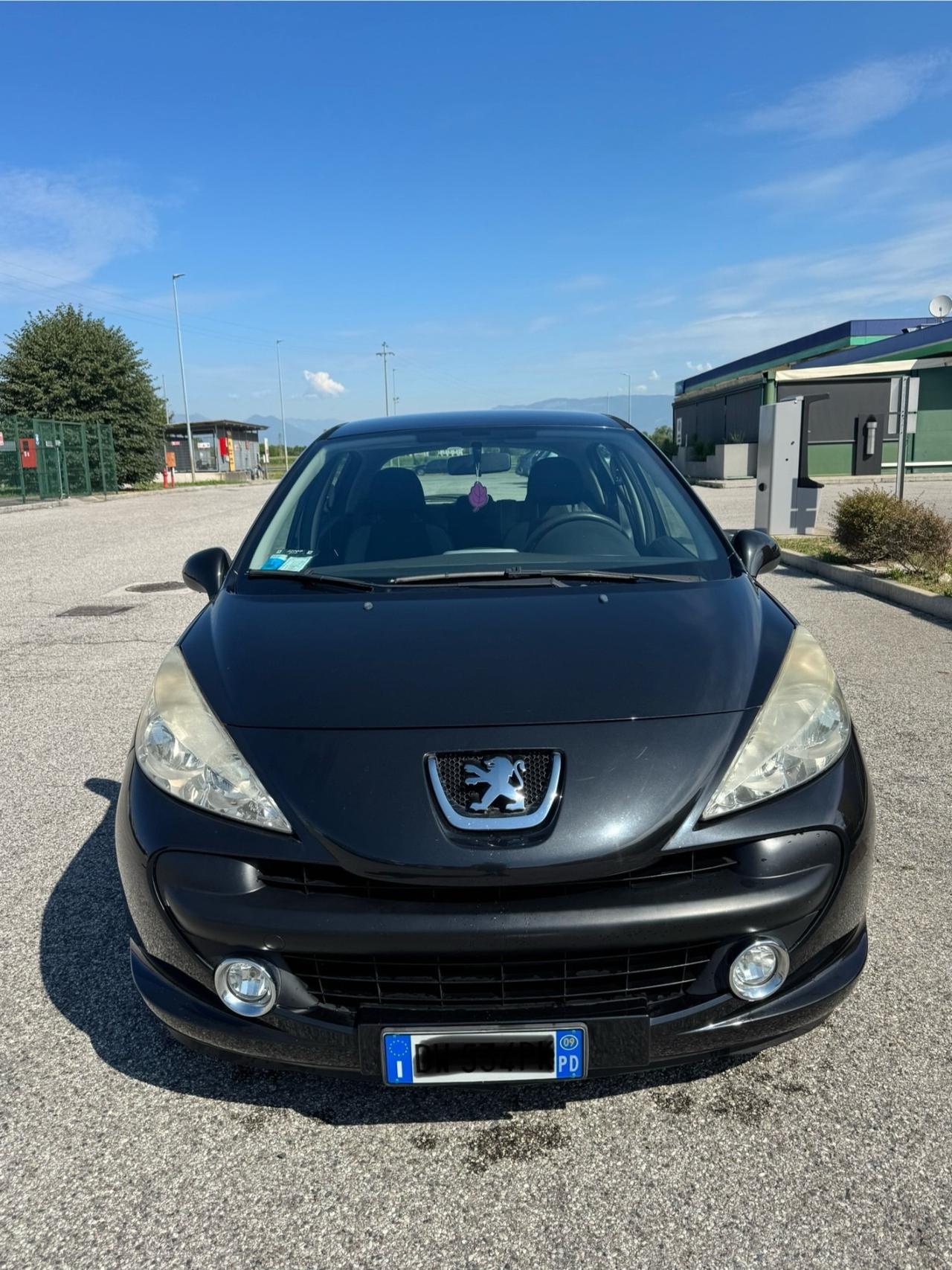 Peugeot 207 1.4 8V 75CV 5p. X Line
