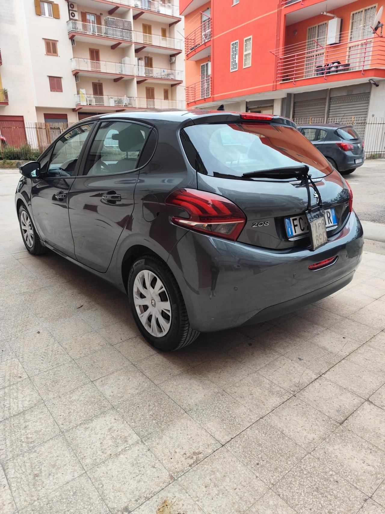 Peugeot 208 1.6 Diesel 75 5 porte Allure