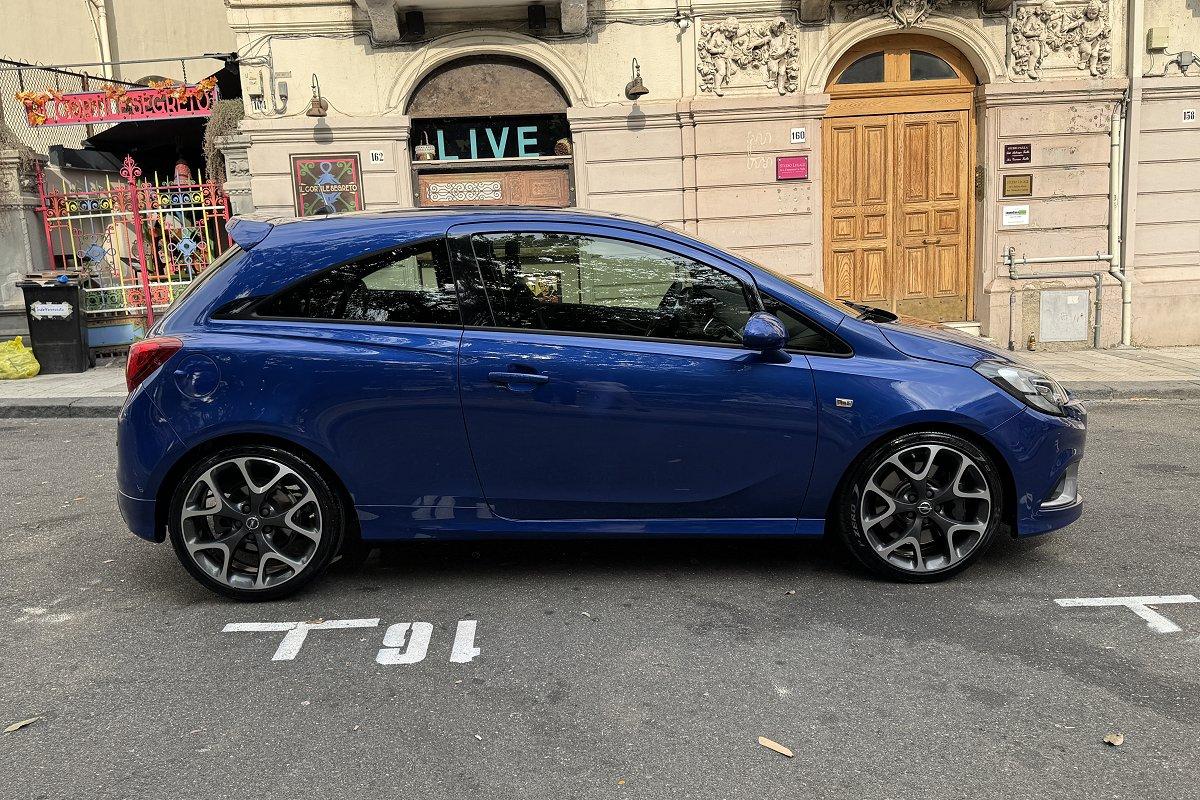 OPEL Corsa 1.6 Turbo Coupé OPC