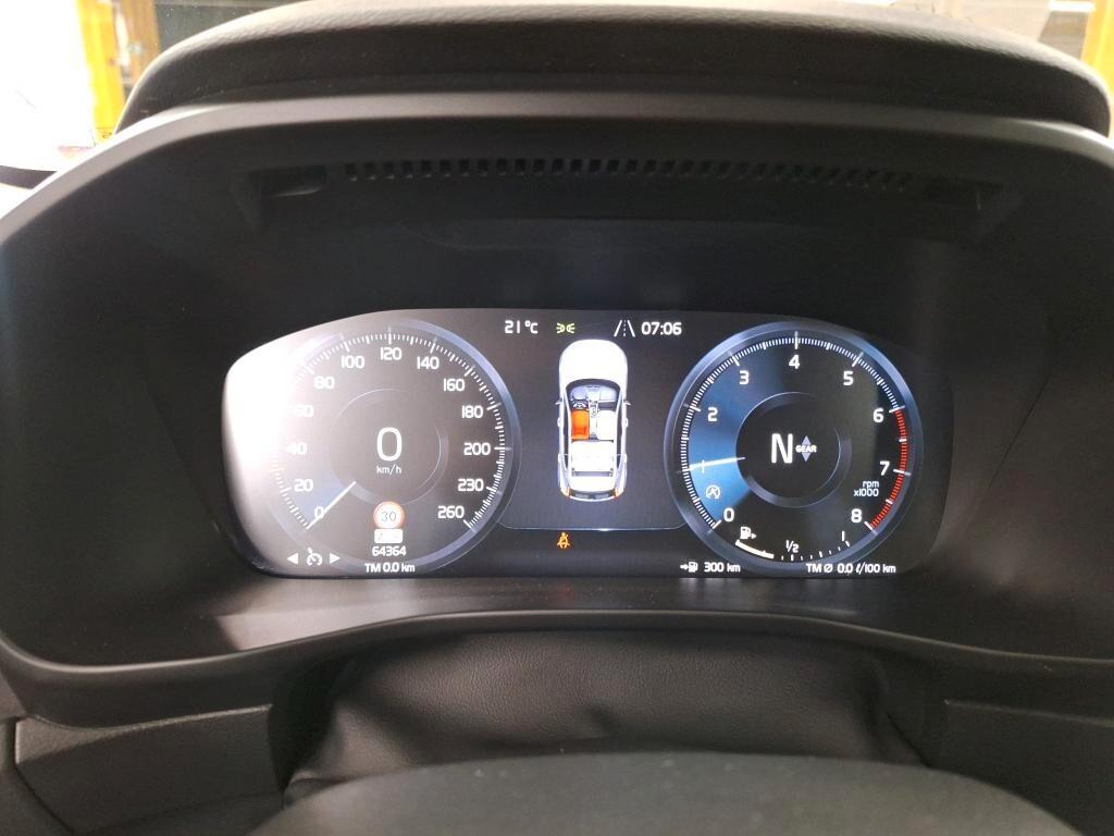 VOLVO XC40 1.5 T2 129CV 6M. ESSENTIAL ( FARI LED - COCKPIT - CRUISE - NAVI - PDC - TELECAMERA POST. - CERCHI 17 )