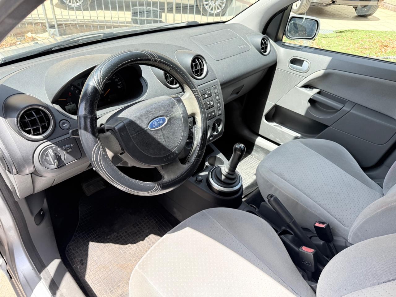 Ford Fiesta 1.4. Ghia CAMBIO AUTOMATICO