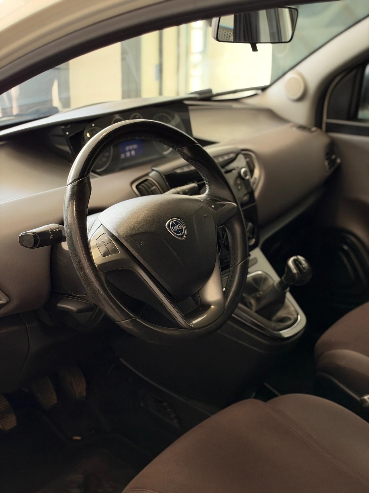 Lancia Ypsilon 1.3 MJT 16V 95 CV 5 porte S&S Silver
