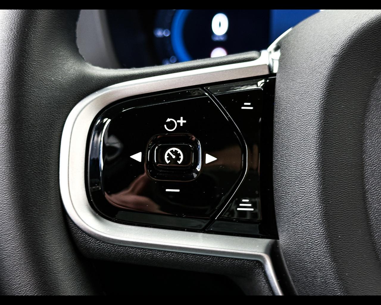 VOLVO XC60 (2017-->) - XC60 T6 Plug-in hybrid AWD automatico Core
