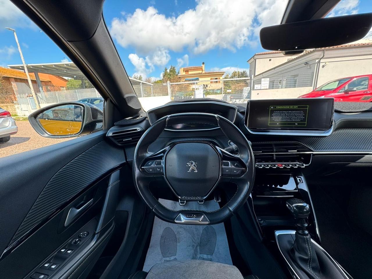 Peugeot 208 GT LINE - NEOPATENTATI