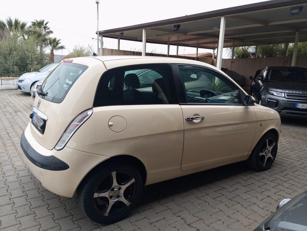 Lancia Y 1.2i cat LS