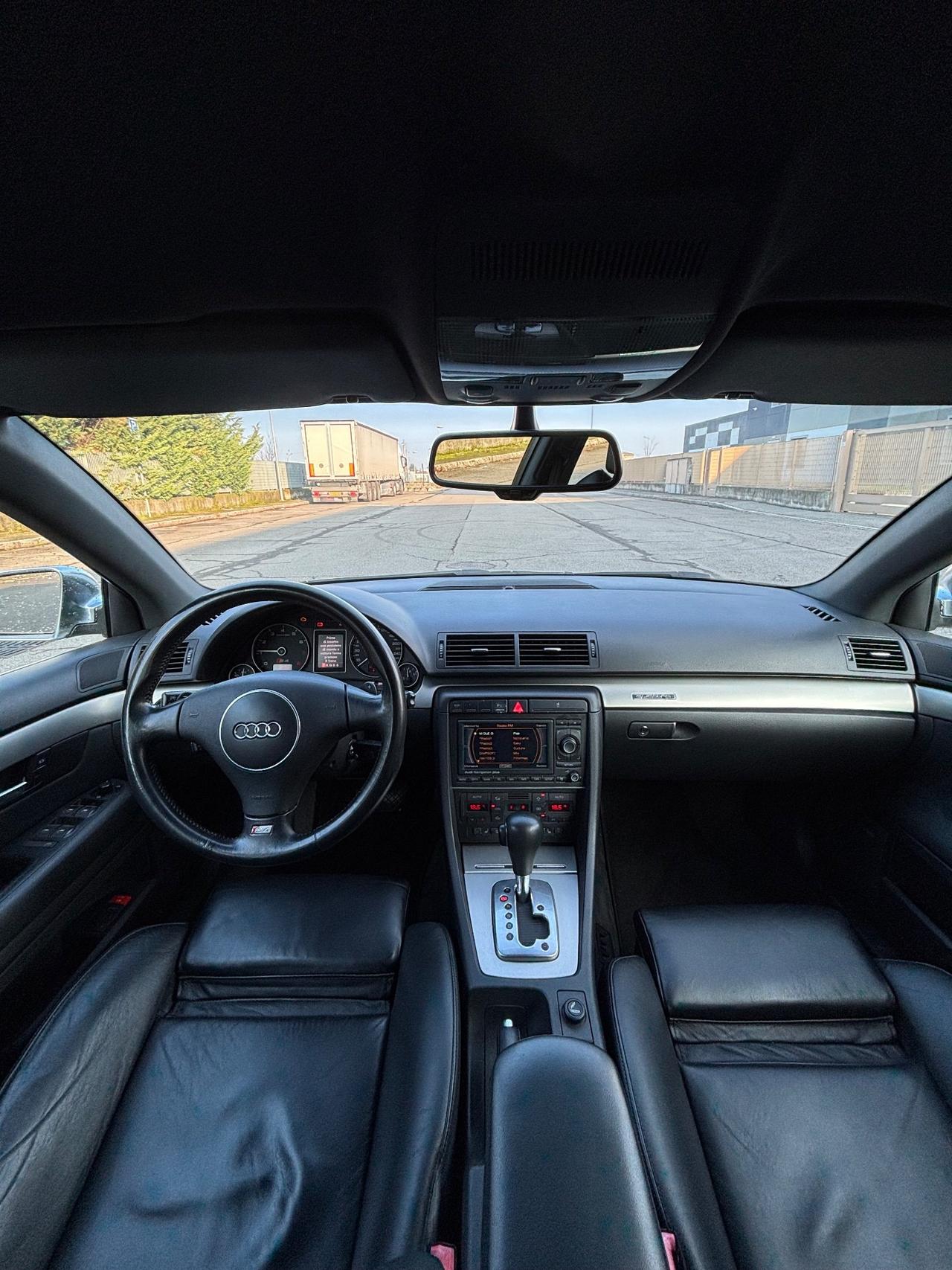 Audi S4 4.2 V8 344CV