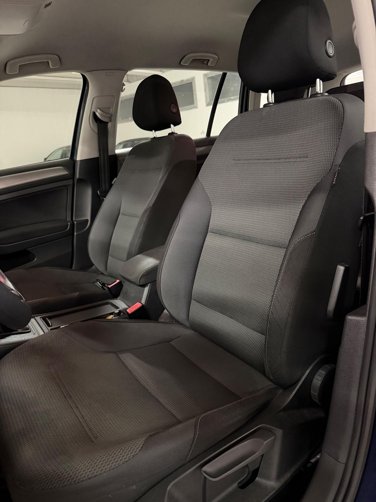 Volkswagen Golf Variant 1.6 TDI 105 CV DSG Comfortline BlueMotion Tech.