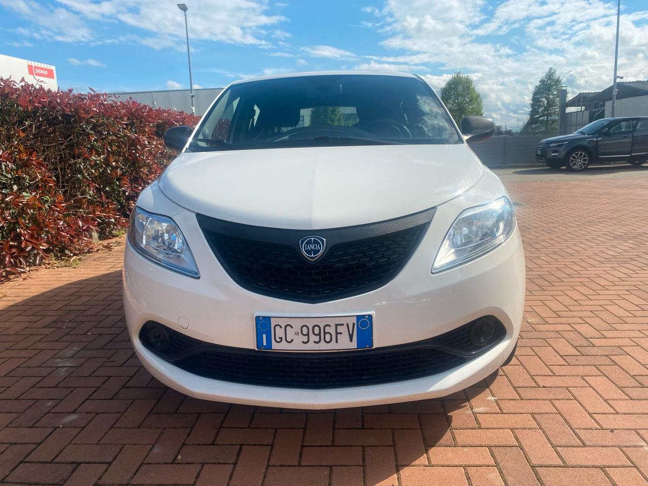 Lancia Ypsilon 1.0 FireFly 5 porte S&S Hybrid Ecochic Silver