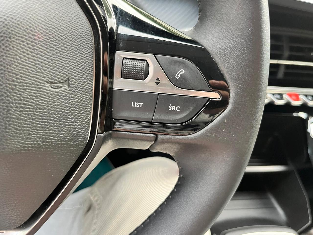 Peugeot 208 BlueHDi 100