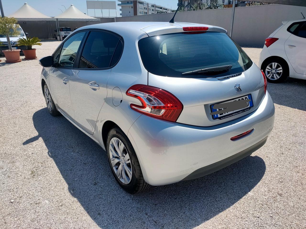 Peugeot 208 1.4 HDi 68 CV 5 porte Allure