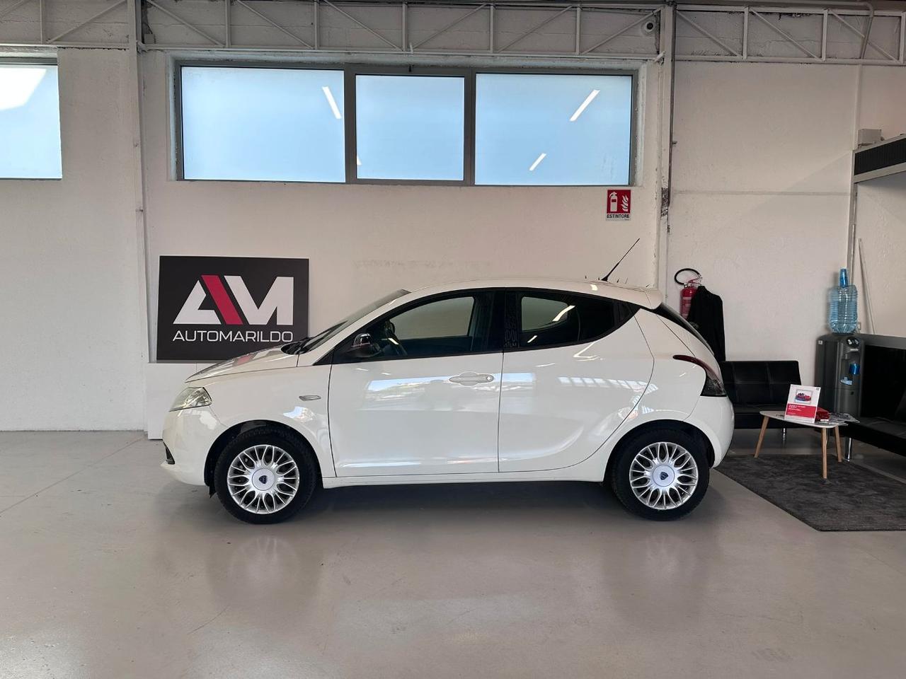 Lancia Ypsilon 5 Porte Ypsilon 1.2 8v Silver 69cv