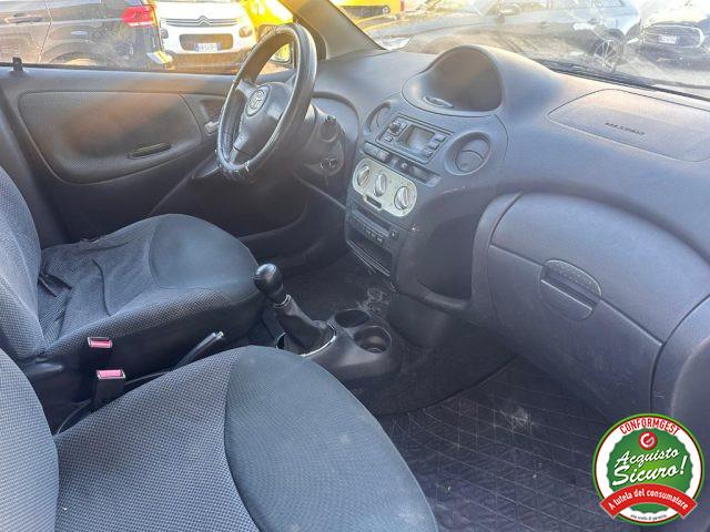 TOYOTA Yaris 1.3i 16V cat 5 porte Sol