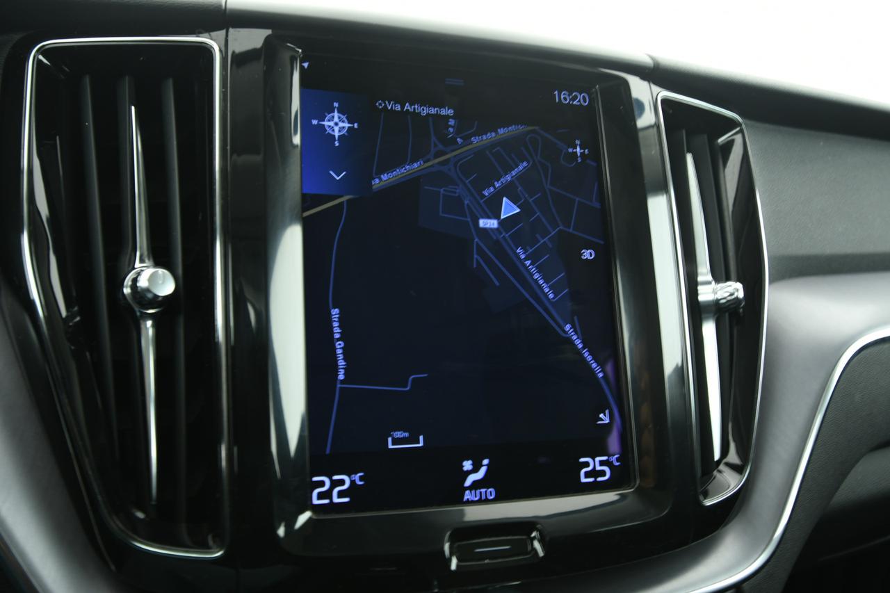 VOLVO XC60 2.0 b4 Momentum Pro awd auto CAMERA+APP CONNECT