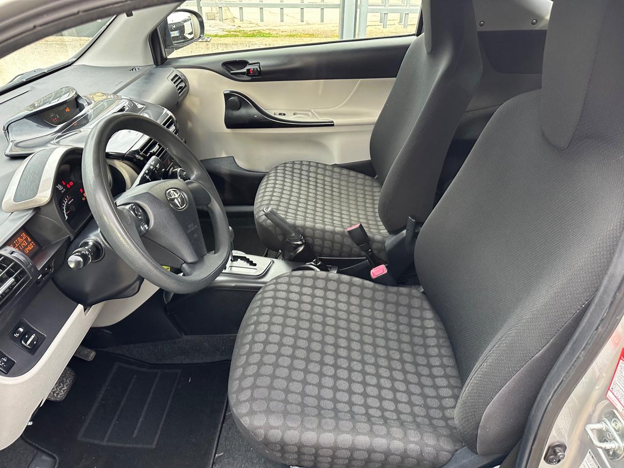 Toyota iQ 1.0 CVT Trend
